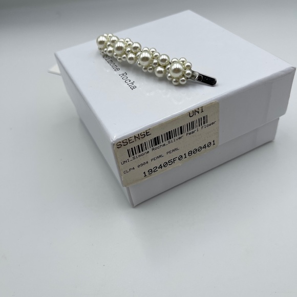 BNWT in box Simone Rocha flower hair clip Platinum Tone Pearl - Picture 4 of 8